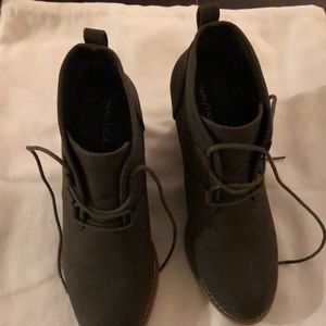 Army green wedges (Like New)